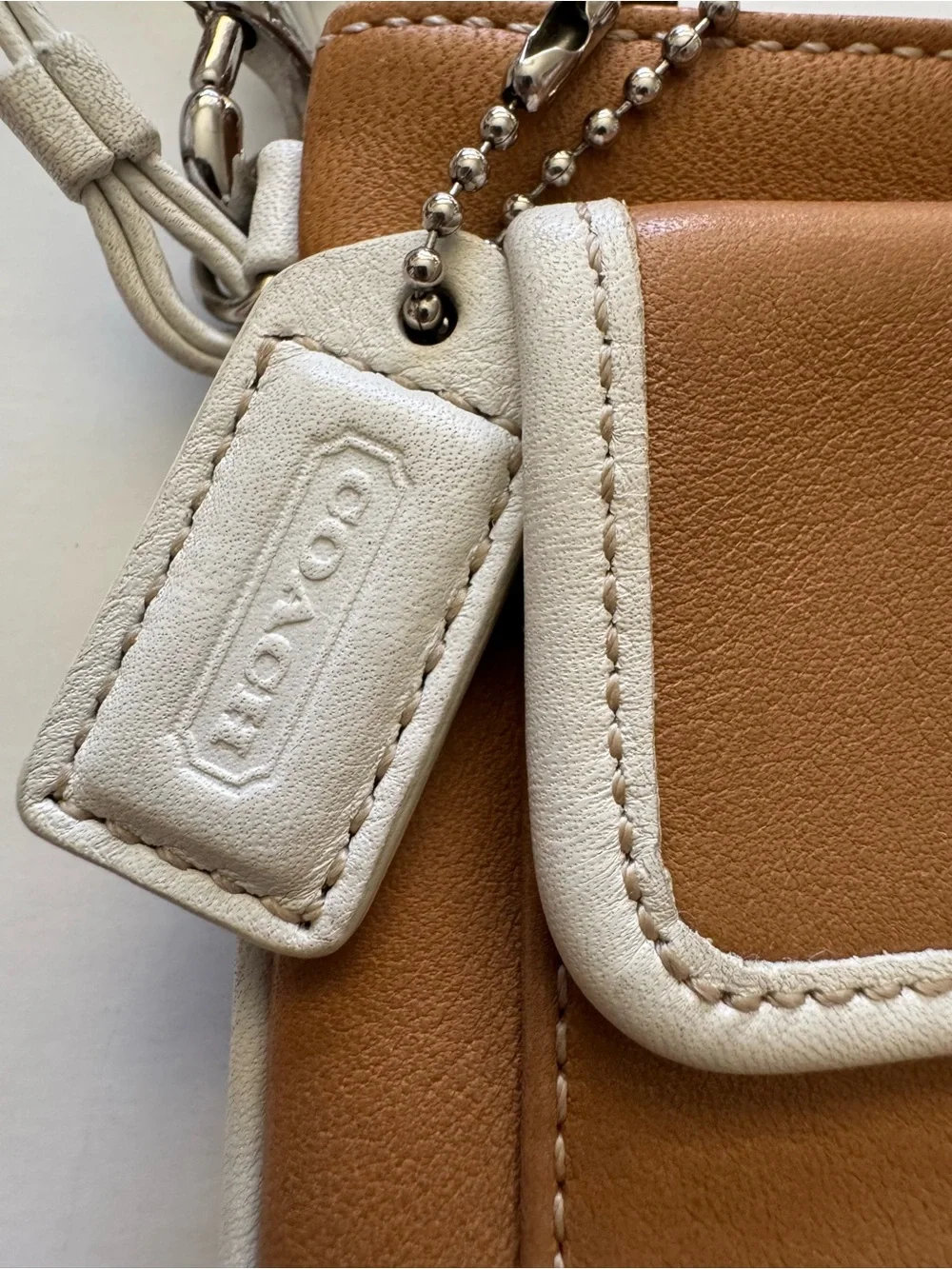 Vintage Coach Y2K Tan Leather Wristlet with White Trim and Silver Hardware